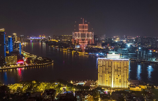 月圓之夜廣州白鵝潭無人機(jī)“星燈”閃耀(圖2) 月圓之夜廣州白鵝潭無人機(jī)“星燈”閃耀(圖2)