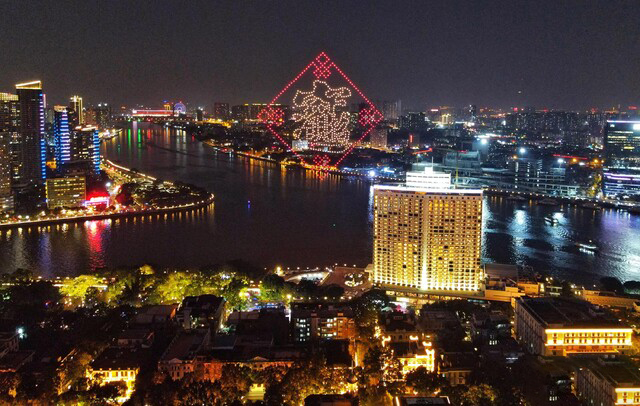 月圓之夜廣州白鵝潭無人機(jī)“星燈”閃耀(圖4) 月圓之夜廣州白鵝潭無人機(jī)“星燈”閃耀(圖4)