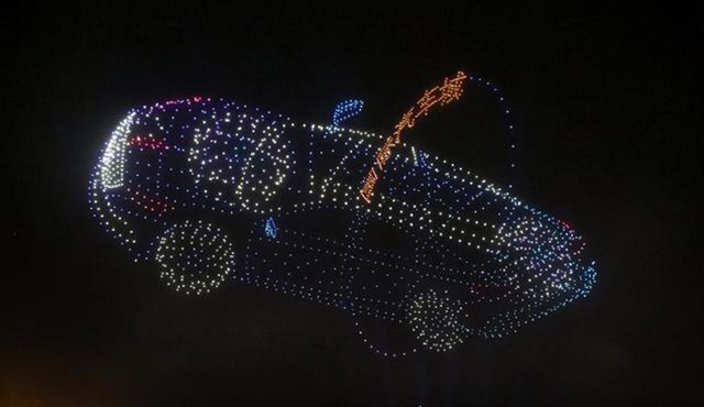 昨晚，2022架無(wú)人機(jī)點(diǎn)亮長(zhǎng)春夜空！奉上完美演出(圖2)