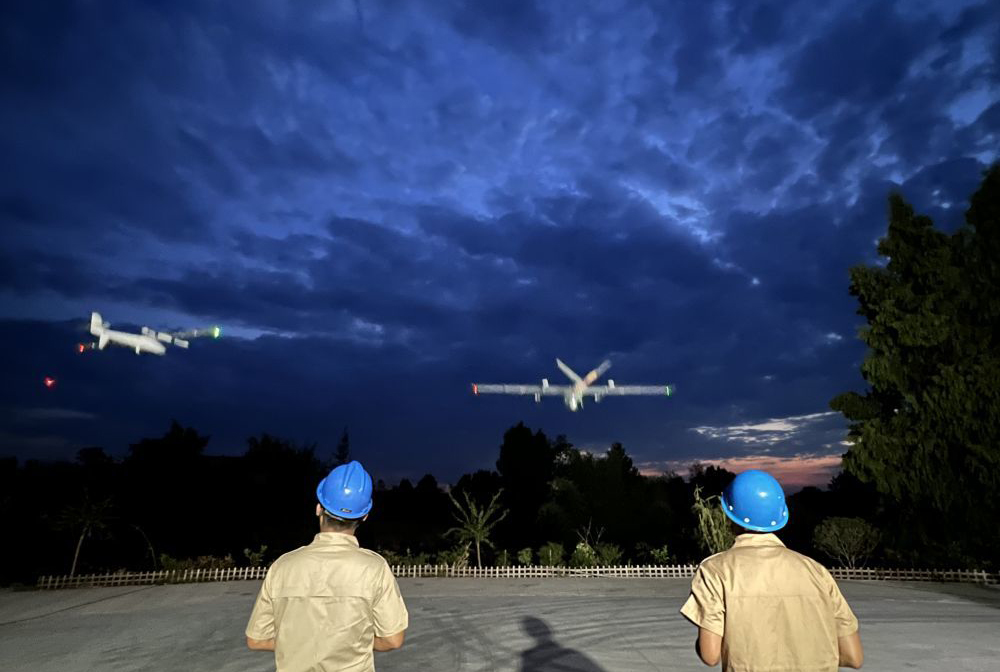 重慶開(kāi)展無(wú)人機(jī)巡檢防山火 確保供電安全(圖1)