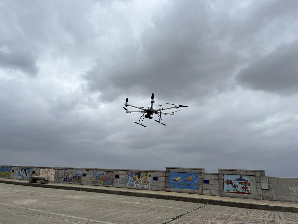 奉賢公安啟用無人機(jī)巡邏應(yīng)對臺(tái)風(fēng)來襲(圖1)