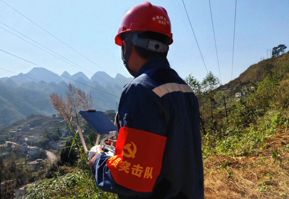 水城供電局使用無人機巡線模式,保障電網用電高(圖1) 水城供電局使用無人機巡線模式,保障電網用電高(圖1)